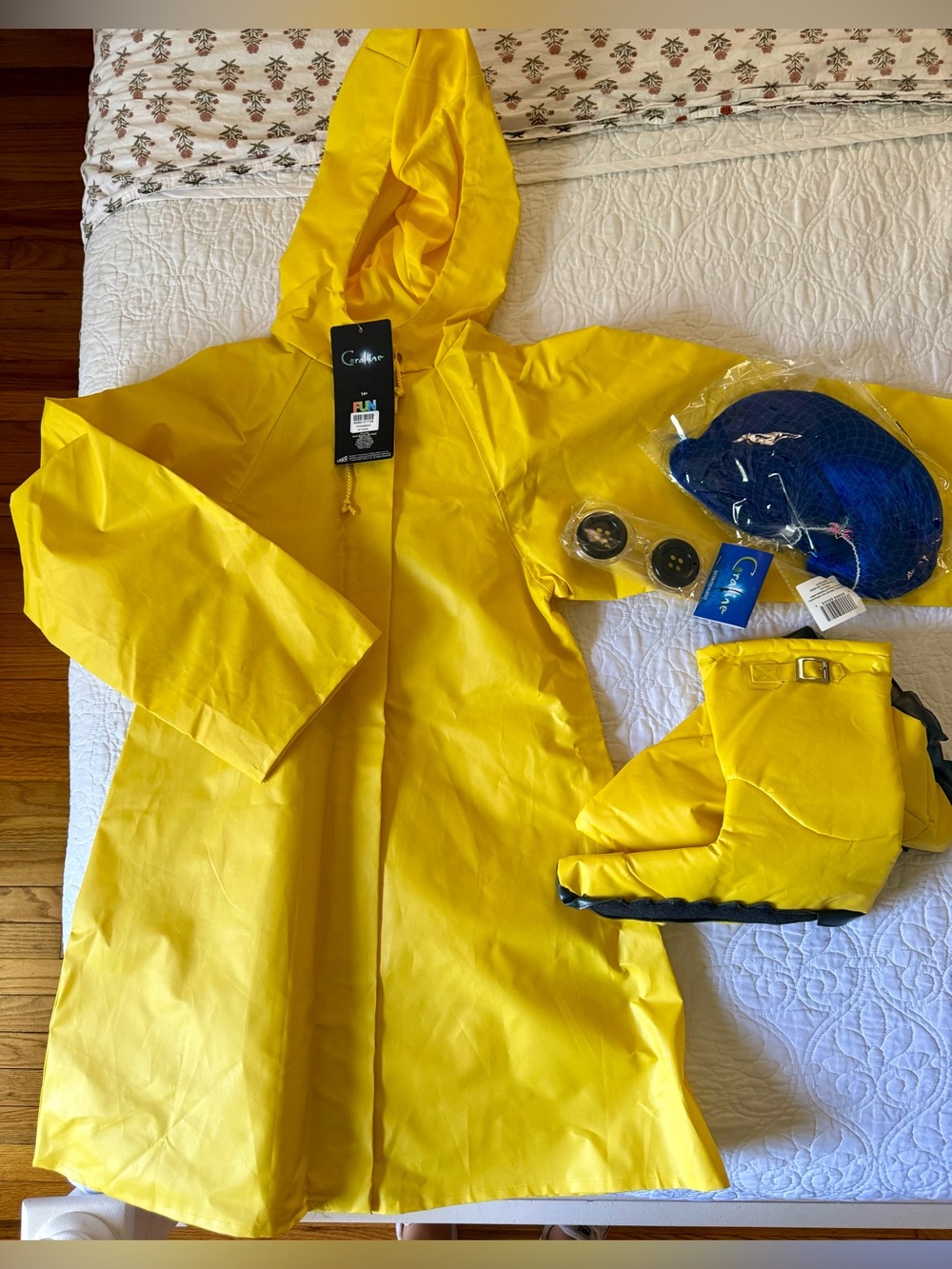 NEW Adult Medium Coraline Halloween Costume 6
Piece Set